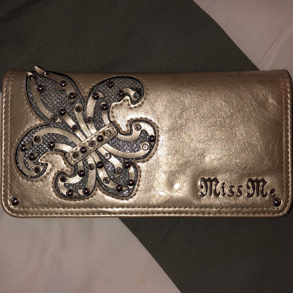 MISS ME WALLET!